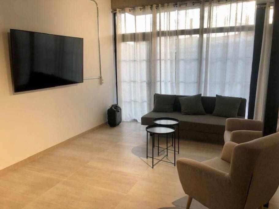 Alojamiento El Pez Casa Con Piscina Climatizada Villafranca de los Caballeros Dış mekan fotoğraf