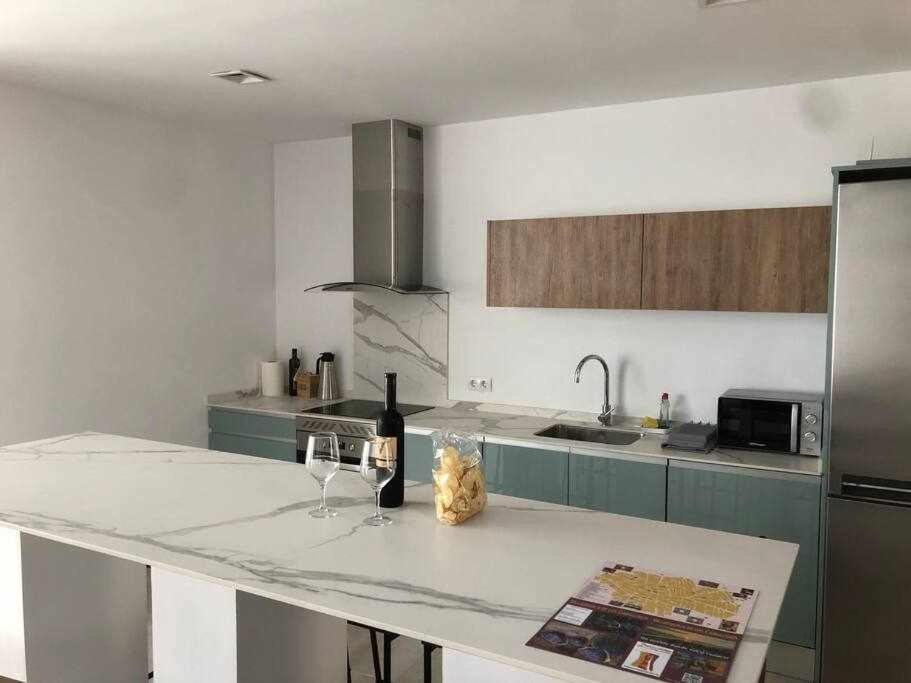 Alojamiento El Pez Casa Con Piscina Climatizada Villafranca de los Caballeros Dış mekan fotoğraf