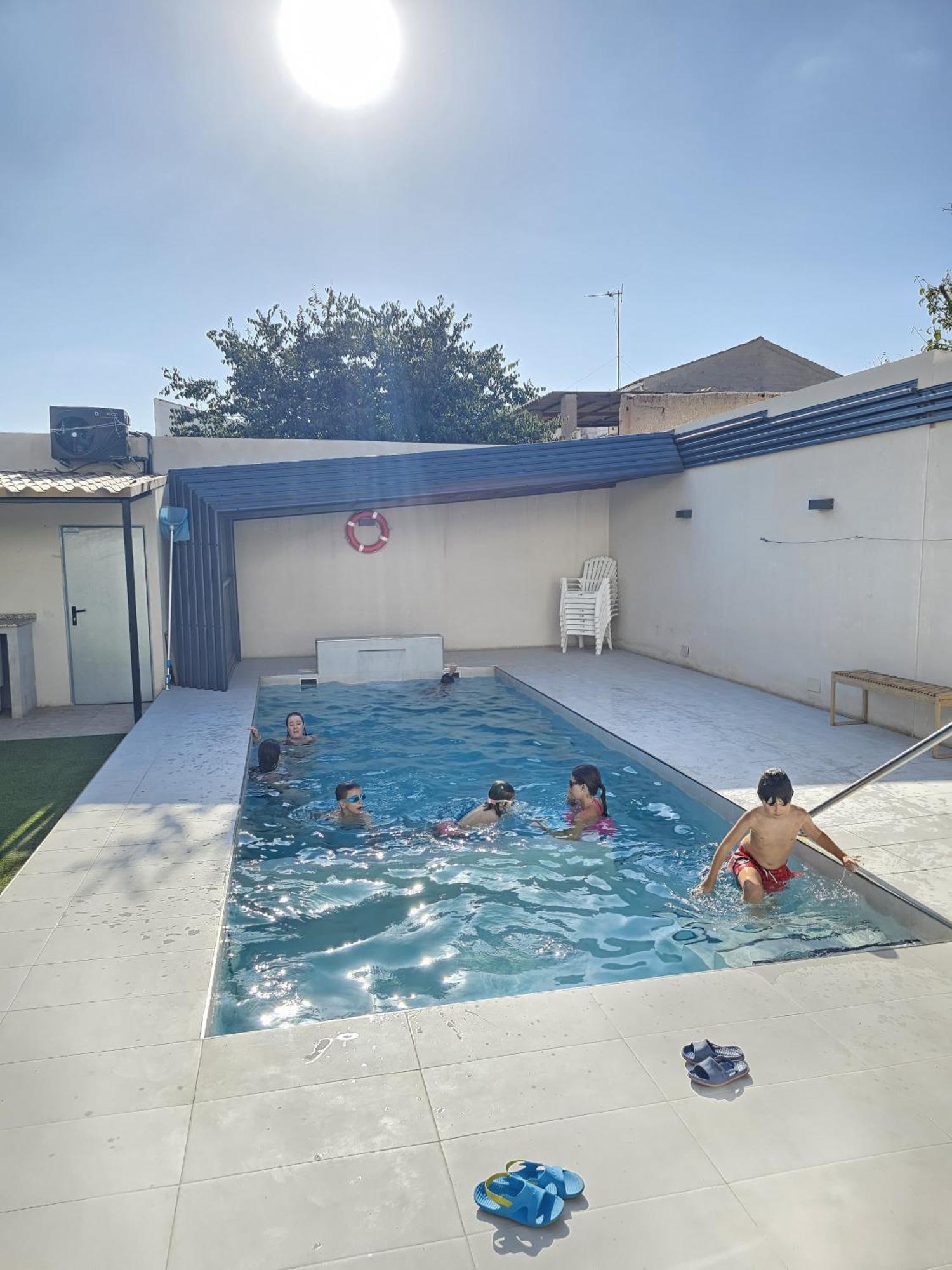 Alojamiento El Pez Casa Con Piscina Climatizada Villafranca de los Caballeros Dış mekan fotoğraf